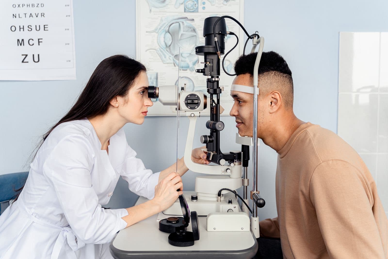 Žuta mrlja: rupa u makuli i epiretinalna membrana